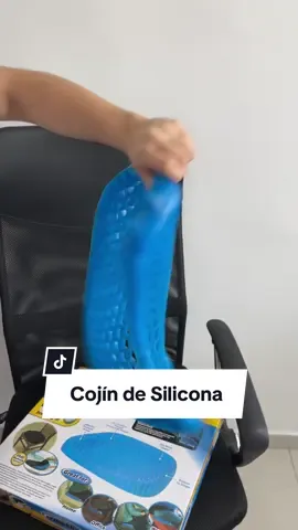 🪑 ¡Revive tu comodidad con nuestro cojín portátil! 💫 Hecho de gel de silicona ecológico, elástico y duradero. 🌱 Recupera su forma original al 100% cada vez, sin deformarse. 🛋️ ¡Ideal para aliviar el dolor de espalda y mejorar la postura! 🌬️ Su diseño de panal permite la circulación de aire y previene el sudor. 🚗 Perfecto para viajes largos en coche y largas horas frente al ordenador. 💧 ¡Fácil de limpiar y resistente al agua! 🌟 ¡Cómodo, resistente y adaptable a cualquier silla! 💪 #oficina #empresas #homeoffice 