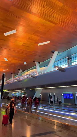 Hamad International Airport, Doha, Qatar #hamadinternationalairport #fypシ゚viral #fypage #qatardoha🇶🇦 #doha_qatar #travelers #travelbloggers #travelblog #indonesia🇮🇩 #Ramadan2024 #explore #airport #trending 