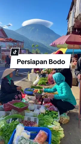 Sedelo neh bodo bolo ... kapan mudik? 📍pasar kejajar video by nimenrogol  #pasarkejajar #wonosobo #traditionalmarket #indonesia #indonesiageographic #indonesia_photography #dieng 