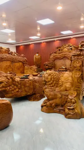 Chiếc bàn của chủ tịch