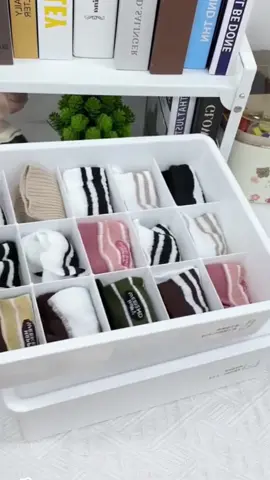 Underwear sering bikin lemari berantakan??? Tenang bun,, coba pakai storage box ini,, dijamin anak dan suami bisa ambil pakaian sendiri tanpa bikin lemari berantakan,, #storagebox #kotakpenyimpanan #RamadanEkstraSeru 