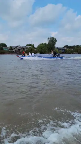 Rước dâu miền sông nước Cà Mau