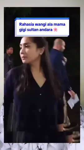 Sumpah ini wanginya enak banget, pantes banyak yang bilang mama gigi wangi banget🥺 Btw ini produknya Nagita Slavina Asli ya guys 🌸 #WangiSultan #RamadhanBarengSlavina #bodylotion #bodycare #nagitaslavinaftraffiahmad #mamagigi #cipung 