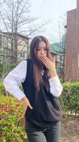 σ̴̶̷̤ . σ̴̶̷̤ ᶻᴵᴳᴬᶻᴵᴳ ᴬᴴ♡  #NMIXX #엔믹스 #설윤 #SULLYOON