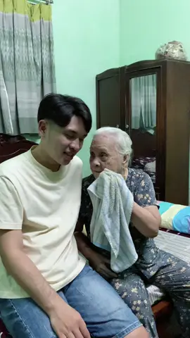 Bà cháu hủ hỉ chuyện mua thuốc ☺️#anhchangthichcuoi #xuhuong #trending #giaitritiktok #fypシ #noituoithin55tuoi 