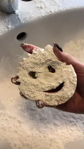 Paste making 🫶🏻 this smells so good 🍋🔥 #pastemakingoverload #paste #sinkcleaningasmr #asmrcleaning #bathtubscrubbing #meisterpropper #ayax #cometpowder #scrubbingasmr #scrubbingsounds #cleaningpowder #cleaningpowder #squeeze #bref #scrubdaddy #viral #cleaningasmrvideo #cleaningtiktok #powder #cleaningpowder #powderasmr #powdersqueezes 