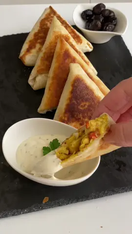 Idée recette simple et rapide 🤤Mini tacos poulet curry poivrons  #recettefacile #recettesimple #ideerecette #recettetiktok #tiktokcooks #cooking #Foodie #foodoftiktok #cuisinefacile #cuisinetiktok #cuisinefacileetrapide #yummy #yummychallenge #pourtoi #pourtoipage #foryou #foryoupage #explorepage✨ #tiktokfrance #pov #frypgシ #CapCut 