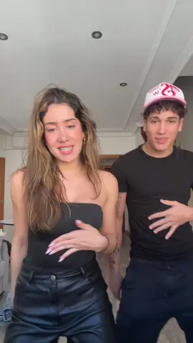 nos hemos vestido igual sin hablarlo JAJJAJA 