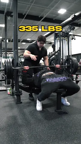 Bench press! Bro was strong! And Jeff Nippard spawned in… #benchpress #deadlift #jeffnippard #samsulek @Raph Magar @Jeff Nippard 