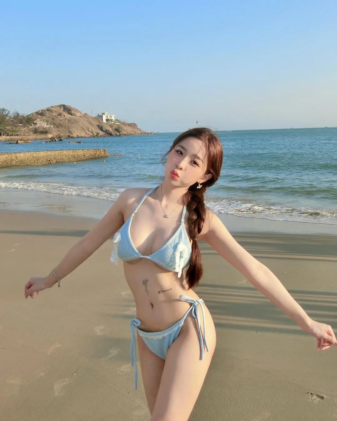 Vitamin sea 🧚‍♂️ #CapCut #chiyeuminhanh #lyrics #capcutmaster #trending #xuhuong #fyp #outfit #remix #nhachaymoingay #mylinhxinhgai #chuphinhxinh #xh #bikini 