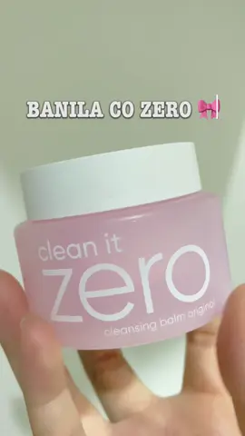 🎀 Banila Co Clean It ZERO Cleansing Balm Original ( màu hồng ) 🎀 : 🍒 Chứa chiết xuất sơ ri gìau hàm lượng Vitamin C giúp loại bỏ da chết một cách nhẹ nhàng, góp phần dưỡng sáng da. Tẩy bỏ lớp trang điểm đậm , waterproof dễ dàng. 🫧 Không gây khô da sau khi tẩy trang, giúp giữ ẩm và làm mềm da. Sản phẩm thân thiện với làn da, có thể dùng cho tẩy trang mắt môi. Cách dùng: Lấy 1 lượng vừa đủ sáp tẩy trang cho lên tay khô, xoa đều lòng bàn tay và massage nhẹ nhàng trên mặt. Thêm một lượng nước vừa đủ để nhủ hoá sau đó rửa mặt sạch lại với nước. #myphamhanquoc #taytrang #tẩytrang #sáptẩytrang #saptaytrangzero #saptaytrangbanilaco #banilaco 
