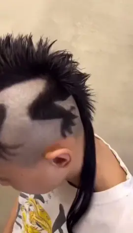 Yall rocking the #iguana cut #yesorno ❓whats the most #creative #haircut you’ve seen❓. #barbershop #different #foryou #fyp #part1983😂💙💯 