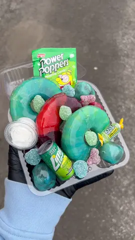 Fruit roll ups candied fruits!!!🤤 #sourbitesmtl#sourbites#mtl #laval#lvl#montreal#candy#candyfordays #candymaking #candylover #candied#candiedfruit #candiedgrapes #candiedpineapples#frozenfruit #yummyfood#yummy#instagoods#desserts#delicious#explorepage #explore #fypシ