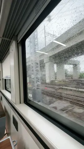 K1 new generation dan hujan #keretaapiindonesia 