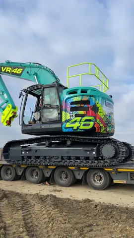 New Valentino Rossi themed Kobelco SK380 coming off the lowbed.  #kobelco #construction #excavator #lowbed #wideload #heavyhaul #trucking 