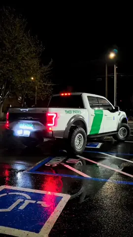 At your service  IG: erick_s550 #fordraptor #offroad #raptor #4x4 #trucksofinstagram #meme #offroading #blacklist #troca #fordperformance #ford #rutas #funny #borderpatrol #funnyvideos 