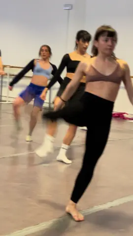 Back to 90’s #dancejazz #dancejazzmood #theplacedancestudiomadrid #professionaldancers #dancestudios #clasesdedanza #danceclasses #danza 