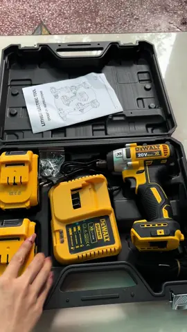 Máy siết Bulong Dewalt động cơ không chổi than kèm 2 pin, sạc và phụ kiện đang được trợ giá tốt đến hết ngày 5/4. #xuhuong #maysietbulong #maysietbulongpin 