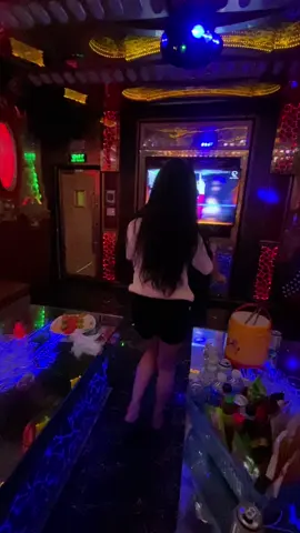 gọi nhân viên lên đê😂#lenxuhuong #karaoke #streamer 