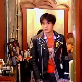 #haechan join the 2000's trend🎸