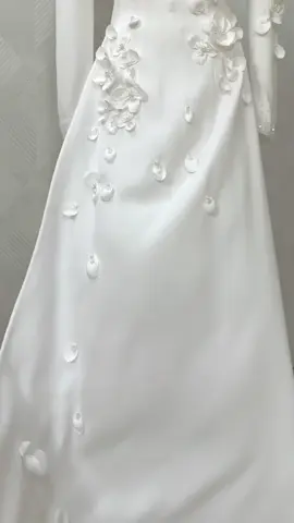 Mỗi lần làm một chiếc áo cưới là mình đặt hết tâm huyết vào nó. Vì chắc chắn rằng cô dâu nào cũng muốn khoác lên mình một chiếc áo cưới thiệt đẹp và lộng lẫy.#aodaicodau #tiktok2024 #mayva #aodaithietke #áodaihale #xuhuong #yeuaodai #aodaithietke #aocuoi #cuoidi 