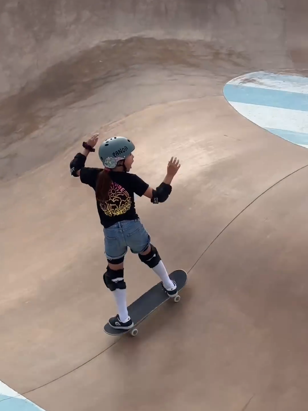 Definition of determined! 🔥 (IG🎥: @miak.skate) #Unreel #Extreme #Skating #Skatetok #Talent