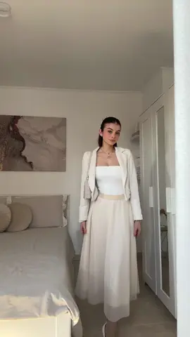 nella mia testa suona questa canzone con questo outfit 