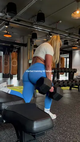 Shouting it for the people in the back🫡🫡 #train #glutes #glutesworkout #glutegains #motivation #fyp #dfyne #GymTok #FitTok #glutegrowth #transformation #12weeks #gymfit #weights 