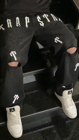 #trapstar  - - - #baggyfit #baggy #baggyjeans #baggy #oversizedpants #style #fashion #fyp 