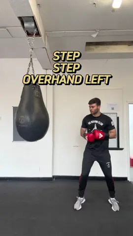 Martinez Overhand Left KO 🥊 Sets up the overhand left by taking a few steps to his right, to walk his opponent onto the shot 💥 #boxing #boxeo #southpaw #ko 