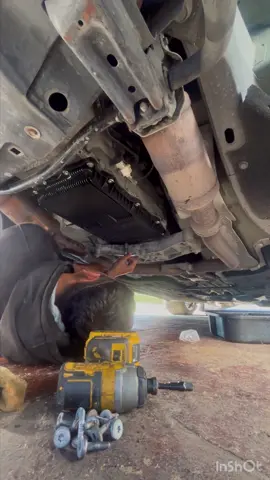 Cambio de aceite transmigion  #chrysler300 #transmision 