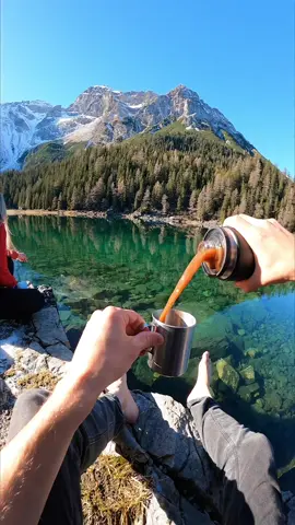 This lake has the most beautiful colors ☺️ #Austria #Lake #Coffee #camping 