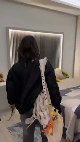 cie yg kamarnya udah selesai di renov sumringah banget tu muka 🤭 #zeejkt48 #azizi #aziziasadel #jkt48zee #jkt48 #jkt48newera #fyppp 