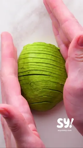 I know you were wondering how to make the perfect avocado fan! 🥑🪭 Don't worry, I've got you. Or, more accurately, the new So Yummy Magazine’s got you. 😘 Check it out for more answers to your burning avocado questions! 🗞️🔥 The link is waiting for you in our bio. #soyummy #soyummymagazine #avocado #avocadofan #plating #platingtechniques #breakfast #brunch #aestheticfood #foodartist