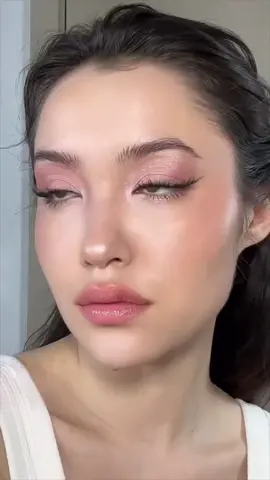 Pink fairy makeup 🧚‍♀️✨ @janelle zharmenova using her fave Rev products to create this magical etheral look 💞 #pinkfairymakeup #etherealmakeup #glowymakeup #beambrighthighlighters #skinsilk 