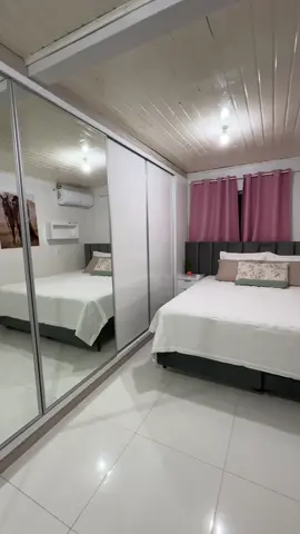 Quase pronto, faltam cortinas brancas e lâmpadas bonitas, aos poucos nosso quarto fica mais lindo! ♥️ #casa #quarto #penteadeira #roupeiro #guardaroupa ##casal #quartocasal