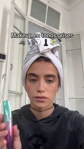 Mi vieja confiable SIEMPRE para levantar cualquier look🔪 Mi conjuntito es de @Holic Clothing  #makeupartist #makeuptutorial #greymkp #inspomakeuplook 