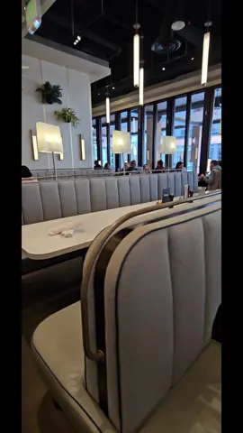 I absolutely loved this Brunch Spot in DC! Ted's Bulletin also has boozy milkshakes, mimosas and more! Breakfast is served all day! Perfect for families, girls trip, date night, really any occasion 😆 #foodspotsindc #dcfood #brunchtime #butfirstbrunch #RestaurantReview #brunchspots 