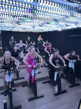 Funkzinho de leve só pra descontrair hahaha 😈 #spinningclasses #spinclass #rythmcycling #spintok #indoorcycling #cycle #Fitness #spinning #bikeindoor #Fitness #fy #fyp #foryou #foryoupage #viral #fitnessmotivation #motivation #fit #fitnessaddict #gym #move #bike #viralvideos #trending #cuiaba #funk #brazilianfunk 