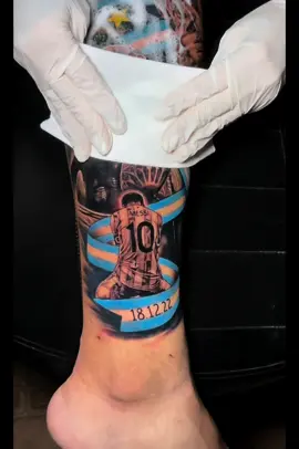 Un tatuaje no te puede hacer emocionar…🥹😭🇦🇷🏆⭐️⭐️⭐️🐕 Gracias por todo capitan⚽️❤️‍🔥 #m#messic#campeonc#campeonmundialm#messiargentinam#messifansa#argentinaa#argentinot#tattoot#tattooideast#tatuajesl#leomessia#argf#futbolf#fútbolviraltiktok #viraltiktokvideo  #r#realismt#tatuajest#tattooa#argentina🇦🇷l#leomessii#inki#inktattoov#viralvideosv#viralreelsv#viraleo Messi, Argentina , Futbol