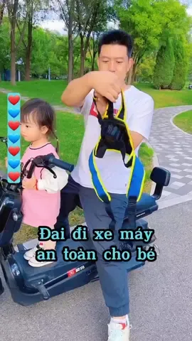 Đai Ngồi Xe Máy Cho Bé - Đai Balo Bảo Vệ An Toàn Cho Bé Khi Đi Xe THÔNG TIN SẢN PHẨM  • Màu sắc: Đa dạng • Chất liệu: cotton, polyester, khóa nhựa. • Kích thước : Như hình • Xuất xứ: Việt Nam.#đaiđixemáychobé #đaiđixemáy #đaiantoàn #đaiđịubé 