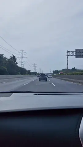 Terpantau pagi ini  jalan Tol Tangerang Merak-Jakarta, daerah Cikupa Sabtu, 6 April 2024 jam 09.15 WIB lancar lenggang,, hati-hati buat yg mudik & tetap jaga keselamatan 🙏 #mudik2024 #mudiklebaran  #mudikjogja2024 #tolmeraktangerang  #cikupatangerang  #aruslalulintaslebaran