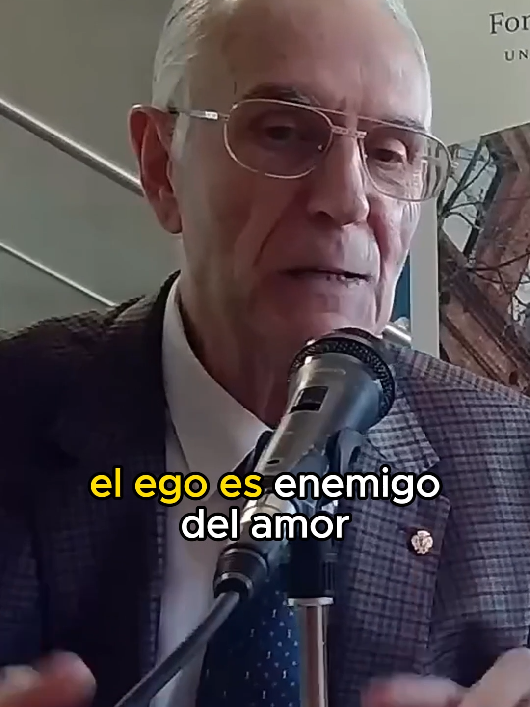 Cuesta mucho despertar conciencias, que la gente sea consciente de su realidad existencial.✨ Y esto sucede porque tenemos un gran enemigo. Y este gran enemigo es el EGO. El ego, el no yo, es enemigo del presente, donde está la conciencia no local. Y tiene unas potentísimas armas para evitar descubrir nuestra realidad existencial: ➡️1-La ignorancia ➡️2-El egoísmo ➡️3-La afección a lo material incapaz de compartir ➡️4-El miedo al cambio. En el fondo todo miedo es miedo a la muerte #drmanuelsanssegarra #conciencianolocal #talesdemileto