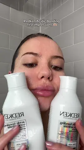Completely unsponsored first impressions, i didn’t expect to like this as much as i do but I dont think my hair has ever felt this good!! I’ll definitely be using the leave in from now on in my after shower haircare routine, it’s amazing!!! @Redken Kindly gifted. #redkenacidicbonding #haircare #damagedhair #hairtips #hairtiktok #healthyhair #hairwashday 