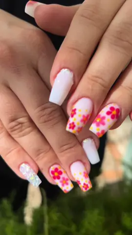 Le printemps, le printemps, le printemps… 💐☀️ Salon d’esthique spécialisé dans l’onglerie,  Ouverture prochainement sur #lespennesmirabeau #sud #marseille  #printemps #soleil #fleurs #onglesgel #esthetique #beauty #foryou 