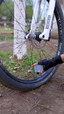Never let a flat tire ruin your mountain biking adventure! 
With the ROCKBROS Mini Air Pump by your side, you're always prepared for the unexpected. 🚵‍♂️💨 

#ROCKBROS #MountainBiking #AdventureReady #cycling #rockbrospump #tinypump #minipump #inflator #tireinflator #cyclinglife #mtblife #reels #roadbike #cyclist #flattire 