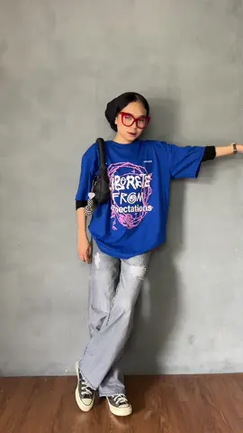 [spill dicaption] kaos keren dari @ownersworldwide  Detail outfit: Kaos link bio no.623 Celana link bio no.89 Tas link bio no.17 #outfitideas #outfitinspo #ootdhijab #tshirt 