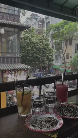 “ Yêu và được yêu nó hạnh phúc lắm, muộn một xíu cũng được nhưng đừng chọn bừa cho xong. Ai cũng xứng đáng được chết chìm trong ánh mắt của nửa kia “ #xuhuong  #buon 