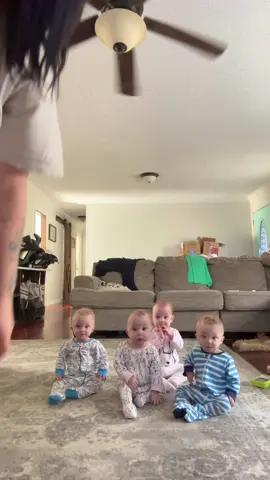 #trending #viral #followmylife #babiesoftiktok #quadruplets #fu #fyp #twosetsoftwins #MomsofTikTok #foryoupage #twins #msrachelsongforlittes #msrachel 