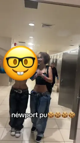 #twoman #09s #twoprettybestfreinds #twin #opinum #kencarson #newport #nj @🧟‍♂️ 